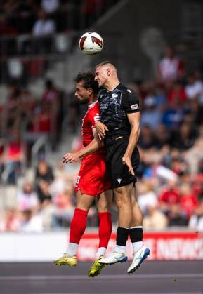 FUSSBALL REGIONALLIGA NORDOST - SAISON 2026-2027 - 7. SPIELTAG FC ROT WEISS ERFURT - BFC PREUSSEN ** NUR FÜR REDAKTIONELLE ZWECKE ** EDITORIAL USE ONLY **<p>29 08 2026-Erfurt: Fussball Regionalliga Nordost 7. Spieltag Saison 2026-2027 Steigerwaldstadion FC Rot Weiss Erfurt - BFC Preussen im Foto: Romarjo Hajrulla 9 (FC Rot Weiss Erfurt) im Zweikampf mit Adrian Kireski 4 (BFC Preussen) ( Deutschland Thueringen Erfurt Copyright: SaschaxFromm