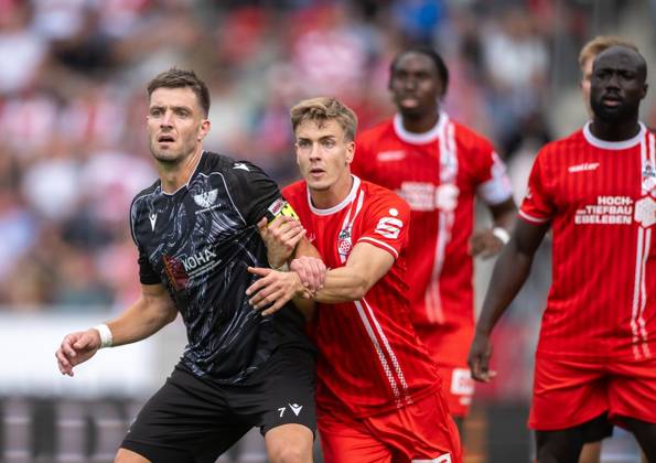 FUSSBALL REGIONALLIGA NORDOST - SAISON 2026-2027 - 7. SPIELTAG FC ROT WEISS ERFURT - BFC PREUSSEN ** NUR FÜR REDAKTIONELLE ZWECKE ** EDITORIAL USE ONLY **<p>29 08 2026-Erfurt: Fussball Regionalliga Nordost 7. Spieltag Saison 2026-2027 Steigerwaldstadion FC Rot Weiss Erfurt - BFC Preussen im Foto: Laurenz Dehl 29 (FC Rot‘Weiß Erfurt) im Zweikampf mit Philip Fontein 7 (BFC Preussen) ( Deutschland Thueringen Erfurt Copyright: SaschaxFromm