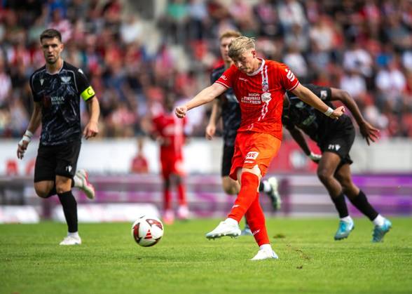 FUSSBALL REGIONALLIGA NORDOST - SAISON 2026-2027 - 7. SPIELTAG FC ROT WEISS ERFURT - BFC PREUSSEN ** NUR FÜR REDAKTIONELLE ZWECKE ** EDITORIAL USE ONLY **<p>29 08 2026-Erfurt: Fussball Regionalliga Nordost 7. Spieltag Saison 2026-2027 Steigerwaldstadion FC Rot Weiss Erfurt - BFC Preussen im Foto: Marco Wolf 10 (FC Rot-Weiß Erfurt) ( Deutschland Thueringen Erfurt Copyright: SaschaxFromm