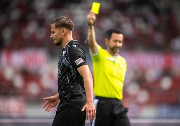 FUSSBALL REGIONALLIGA NORDOST - SAISON 2026-2027 - 7. SPIELTAG FC ROT WEISS ERFURT - BFC PREUSSEN ** NUR FÜR REDAKTIONELLE ZWECKE ** EDITORIAL USE ONLY **<p>29 08 2026-Erfurt: Fussball Regionalliga Nordost 7. Spieltag Saison 2026-2027 Steigerwaldstadion FC Rot Weiss Erfurt - BFC Preussen im Foto: Schiedsrichter Patrick Kluge zeigt Oliver Maric 8 (BFC Preussen) die gelbe Karte ( Deutschland Thueringen Erfurt Copyright: SaschaxFromm