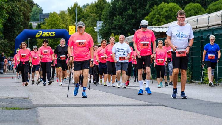 28. RWW-Ruhrauenlauf in Mülheim ** NUR FÜR REDAKTIONELLE ZWECKE ** EDITORIAL USE ONLY **<p>14:30 Uhr 5-km-Walking Nordic Walking (ohne Wertung) 28. RWW-Ruhrauenlauf in den Ruhrauen am Samstag, 29. August 2026 in Mülheim.¨ Deutschland NRW Mülheim Copyright: ChristophxWojtyczka