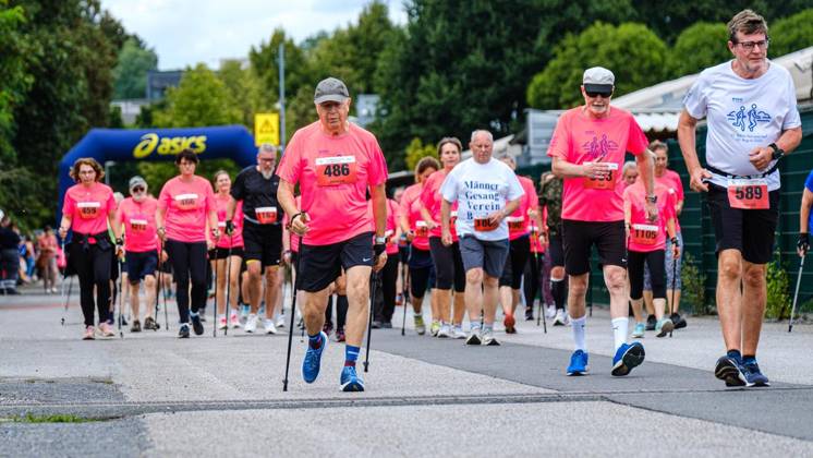 28. RWW-Ruhrauenlauf in Mülheim ** NUR FÜR REDAKTIONELLE ZWECKE ** EDITORIAL USE ONLY **<p>14:30 Uhr 5-km-Walking Nordic Walking (ohne Wertung) 28. RWW-Ruhrauenlauf in den Ruhrauen am Samstag, 29. August 2026 in Mülheim.¨ Deutschland NRW Mülheim Copyright: ChristophxWojtyczka