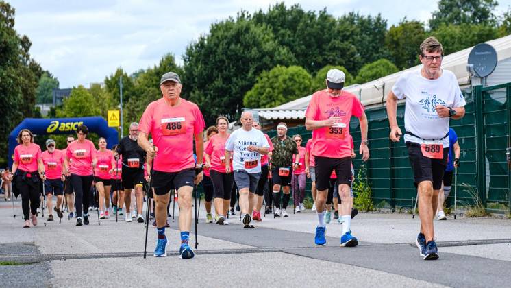 28. RWW-Ruhrauenlauf in Mülheim ** NUR FÜR REDAKTIONELLE ZWECKE ** EDITORIAL USE ONLY **<p>14:30 Uhr 5-km-Walking Nordic Walking (ohne Wertung) 28. RWW-Ruhrauenlauf in den Ruhrauen am Samstag, 29. August 2026 in Mülheim.¨ Deutschland NRW Mülheim Copyright: ChristophxWojtyczka