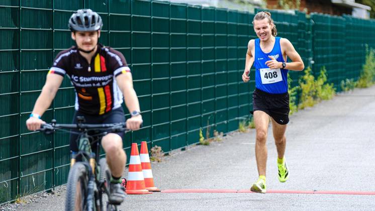 28. RWW-Ruhrauenlauf in Mülheim ** NUR FÜR REDAKTIONELLE ZWECKE ** EDITORIAL USE ONLY **<p>Gewinner 14:15 Uhr 5-km-Jogginglauf 28. RWW-Ruhrauenlauf in den Ruhrauen am Samstag, 29. August 2026 in Mülheim.¨ Deutschland NRW Mülheim Copyright: ChristophxWojtyczka