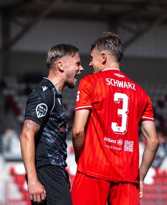 FUSSBALL REGIONALLIGA NORDOST - SAISON 2026-2027 - 7. SPIELTAG FC ROT WEISS ERFURT - BFC PREUSSEN ** NUR FÜR REDAKTIONELLE ZWECKE ** EDITORIAL USE ONLY **<p>29 08 2026-Erfurt: Fussball Regionalliga Nordost 7. Spieltag Saison 2026-2027 Steigerwaldstadion FC Rot Weiss Erfurt - BFC Preussen im Foto: Til Linus Schwarz 3 (FC Rot-Weiß Erfurt) im Disput mit Oliver Maric 8 (BFC Preussen) ( Deutschland Thueringen Erfurt Copyright: SaschaxFromm