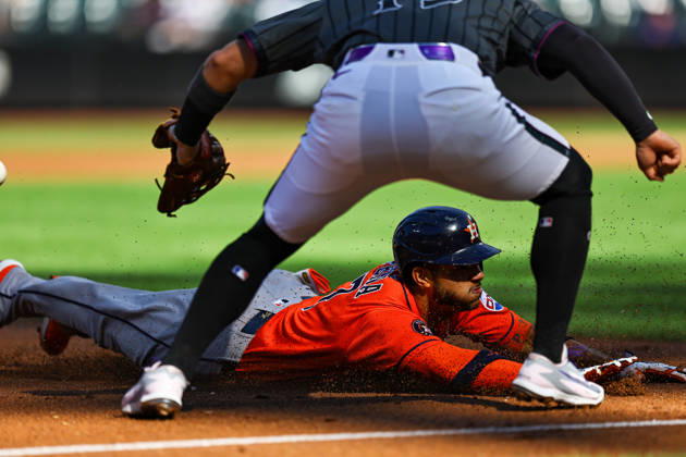 MLB, Baseball Herren, USA Houston Astros Vs. New York Mets Houston Astros Jeremy Pena 3 slides headfirst into third base with a triple during the first inning of a baseball game against the New York Mets at Citi Field in Flushing, New York, on August 29, 2026. Flushing New York United States  Copyright: xGordonxDonovanx originalFilename:donovan-mlbhoust260829_np4CI.jpg