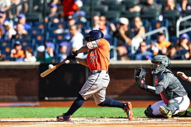 MLB, Baseball Herren, USA Houston Astros Vs. New York Mets Houston Astros Jose Altuve 27 bats during the first inning of a baseball game against the New York Mets at Citi Field in Flushing, New York, on August 29, 2026. Altuve lined out to third base. Flushing New York United States  Copyright: xGordonxDonovanx originalFilename:donovan-mlbhoust260829_np50e.jpg