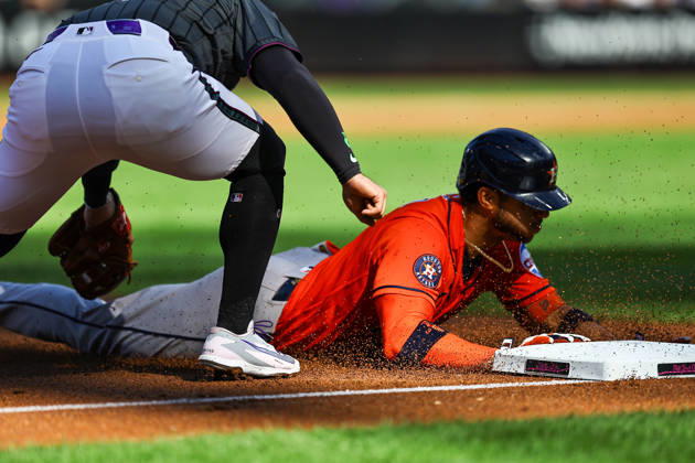 MLB, Baseball Herren, USA Houston Astros Vs. New York Mets Houston Astros Jeremy Pena 3 slides headfirst into third base with a triple during the first inning of a baseball game against the New York Mets at Citi Field in Flushing, New York, on August 29, 2026. Flushing New York United States  Copyright: xGordonxDonovanx originalFilename:donovan-mlbhoust260829_npw5S.jpg
