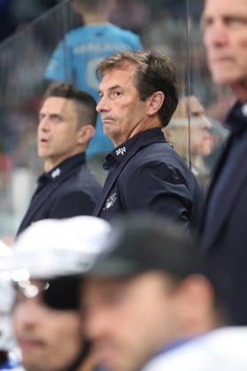 29.08.2026 Zuerich, SCHWEIZ, Swiss Life Arena Eishockey Saison 2026 2027 Freundschaftsspiel ZSC Lions - Adler Mannheim Trainer Dallas Eakins (Adler)