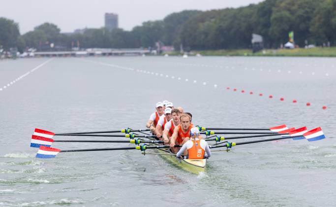 AMSTERDAM - Finn Florijn, Jan van der Bij, Jorn Salverda, Mick Makker, Sander de Graaf, Pieter van Veen, Ralf Rienks, Wibout Rustenburg, coxswain Jonna de Vries during the heats for the men s eight on the seventh and final day of the World Rowing Championships at the Bosbaan in the Amsterdamse Bos. IRIS VAN DEN BROEK ANP xVIxANPxSportx xxANPxIVx 566581879 originalFilename: 566581879.jpg