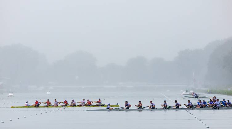 AMSTERDAM - Finn Florijn, Jan van der Bij, Jorn Salverda, Mick Makker, Sander de Graaf, Pieter van Veen, Ralf Rienks, Wibout Rustenburg, coxswain Jonna de Vries in the rain ahead of the men s eight semi-final on the seventh and final day of the World Rowing Championships at the Bosbaan in the Amsterdam Forest. IRIS VAN DEN BROEK ANP xVIxANPxSportx xxANPxIVx 566582368 originalFilename: 566582368.jpg