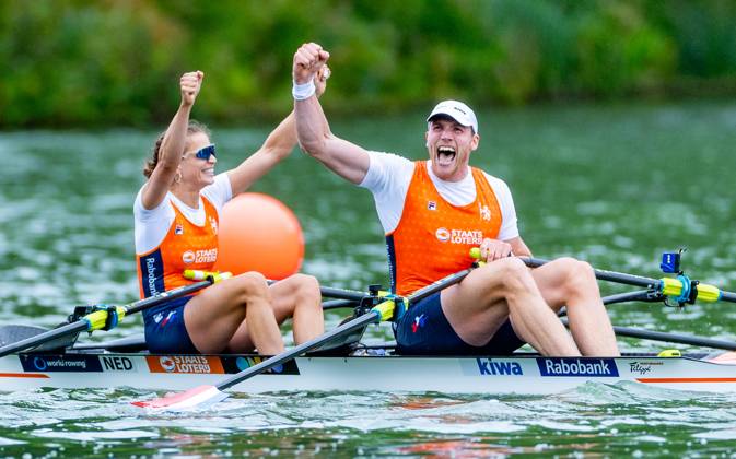 AMSTERDAM - Simon van Dorp and Roos de Jong in action during the mixed double sculls final on the seventh and final day of the World Rowing Championships at the Bosbaan in the Amsterdam Forest. IRIS VAN DEN BROEK ANP xVIxANPxSportx xxANPxIVx 566594013 originalFilename: 566594013.jpg