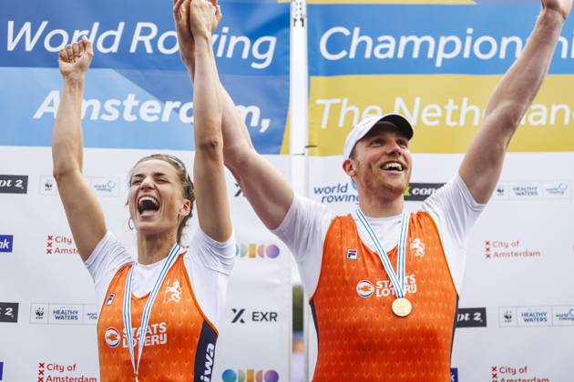 AMSTERDAM - Roos de Jong and Simon van Dorp celebrate first place with gold medals in the mixed double sculls final on the seventh day of the World Rowing Championships at the Bosbaan in the Amsterdam Forest. IRIS VAN DEN BROEK ANP xVIxANPxSportx xxANPxIVx 566596245 originalFilename: 566596245.jpg