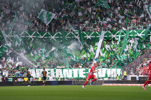 Choreografie der Fans, Ultras, Banner, Fahnen, Schal, Tribüne, Choreographie, Pyrotechnik, Bengalo, Feuer, Rauch, Pyro , Deutschland, Fussball, 1. Bundesliga, 1.Spieltag, 2026 2027, SC Freiburg vs. SV Werder Bremen, 30.08.2026, Europa-Park Stadion, Freiburg Freiburg Europa-Park Stadion Baden-Württemberg Deutschland Copyright: xArnexAmbergx