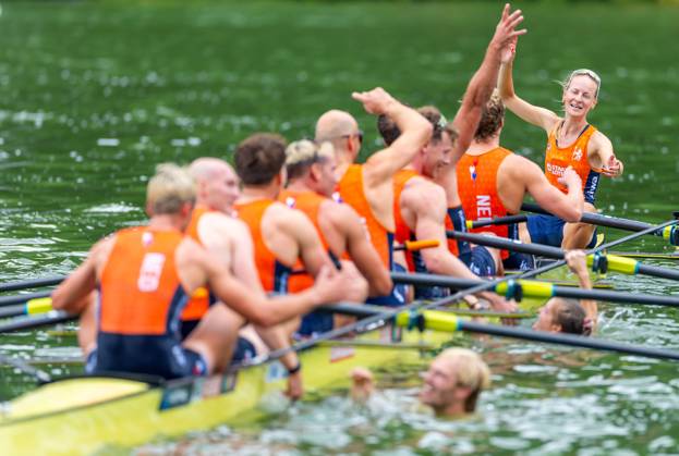 AMSTERDAM - Finn Florijn, Jan van der Bij, Jorn Salverda, Mick Makker, Sander de Graaf, Pieter van Veen, Ralf Rienks, Wibout Rustenburg, coxswain Jonna de Vries after the men s eight final on the seventh and final day of the World Rowing Championships at the Bosbaan in the Amsterdam Forest. IRIS VAN DEN BROEK ANP xVIxANPxSportx xxANPxIVx 566597404 originalFilename: 566597404.jpg