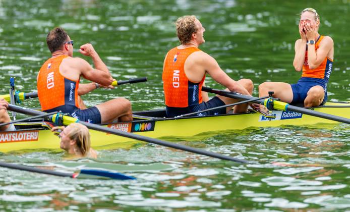 AMSTERDAM - Finn Florijn, Jan van der Bij, Jorn Salverda, Mick Makker, Sander de Graaf, Pieter van Veen, Ralf Rienks, Wibout Rustenburg, coxswain Jonna de Vries after the men s eight final on the seventh and final day of the World Rowing Championships at the Bosbaan in the Amsterdam Forest. IRIS VAN DEN BROEK ANP xVIxANPxSportx xxANPxIVx 566597544 originalFilename: 566597544.jpg