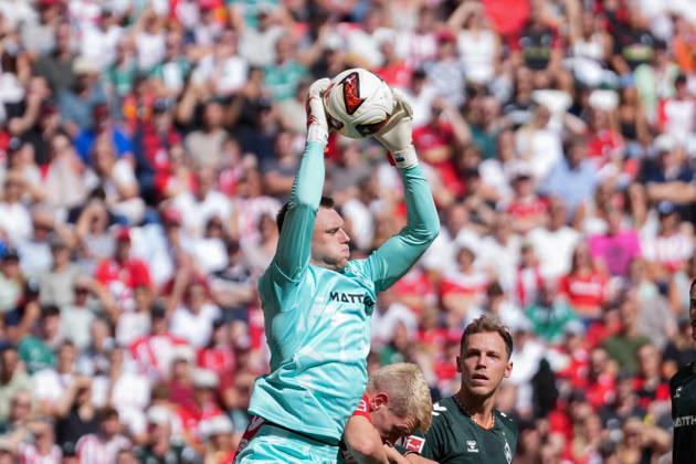 Karl Hein (SV Werder Bremen, 01) am Ball , Deutschland, Fussball, 1. Bundesliga, 1.Spieltag, 2026 2027, SC Freiburg vs. SV Werder Bremen, 30.08.2026, Europa-Park Stadion, Freiburg Freiburg Europa-Park Stadion Baden-Württemberg Deutschland Copyright: xArnexAmbergx