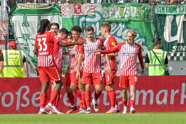 Jubel zum Tor zum 1:0 durch Yuito Suzuki (SC Freiburg, 14) GER, SC Freiburg vs Werder Bremen, Fussball, Bundesliga, 1. Spieltag, Saison 2026 2027, 30.08.2026 DFL DFB REGULATIONS PROHIBIT ANY USE OF PHOTOGRAPHS AS IMAGE SEQUENCES AND OR QUASI-VIDEO GER, SC Freiburg vs Werder Bremen, Fussball, Bundesliga, 1. Spieltag, Saison 2026 2027, 30.08.2026 Freiburg Copyright: xEibner-Pressefotox EP_THS