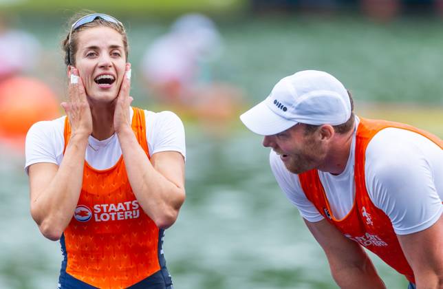 AMSTERDAM - Simon van Dorp and Roos de Jong after the mixed double sculls final on the seventh and final day of the World Rowing Championships at the Bosbaan in the Amsterdam Forest. IRIS VAN DEN BROEK ANP xVIxANPxSportx xxANPxIVx 566598296 originalFilename: 566598296.jpg