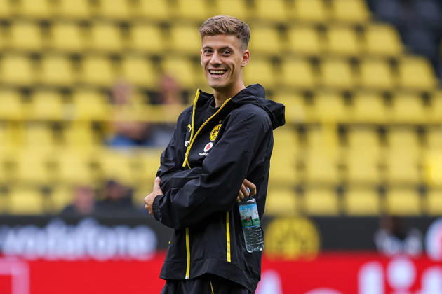 2026.08.29, xkwix, Fußball, Bundesliga, Borussia Dortmund - Hamburger SV, Signal Iduna Park, 1.Spieltag, Saison 2026 2027: Giannis Konstantelias (Borussia Dortmund 45) vor Spielbeginn im Trainingsanzug DFB regulations prohibit any use of photographs as image sequences and or quasi-video. Photo: xKamilxWilkowskixPressefotoKochx Nordrhein-Westfalen Deutschland