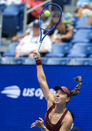 US Open tennis tournament - Day 1 Jessica Pegula of the USA serves against Elena-Gabriela Ruse of Romania during the Women s Singles round one of the US Open Tennis Championships at the USTA Billie Jean King National Tennis Center in Flushing Meadows, New York, USA, 30 August 2026. The 2026 US Open tournament runs from 23 August through 13 September. FLUSHING MEADOWS NEW YORK United States  Copyright: xCRISTOBALxHERRERA-ULASHKEVICHx