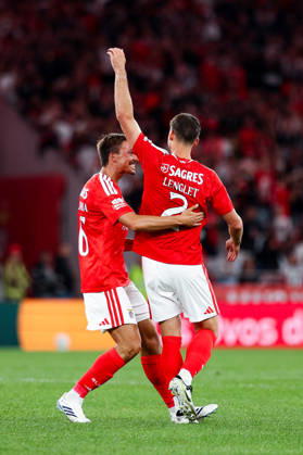 SL Benfica v Estoril Praia SAD - Liga Portugal BetClic 2026 2027 Clement Lenglet, do SL Benfica, marca e celebra com Joao Palhinha durante a partida entre SL Benfica v Estoril Praia SAD, para a Liga Portugal BetClic 2026 2027 no Estadio da Luz, Portugal (Foto de Diogo Faria Reis Avant Sports) Lisboa Estadio Jose Alvalde Lisboa Portugal Copyright: xDiogoxFariaxReis AvantxSportsx