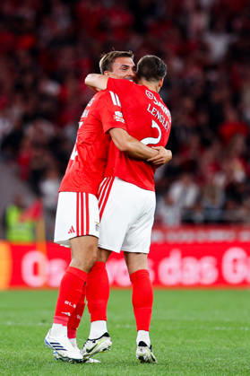 SL Benfica v Estoril Praia SAD - Liga Portugal BetClic 2026 2027 Clement Lenglet, do SL Benfica, marca e celebra com Joao Palhinha durante a partida entre SL Benfica v Estoril Praia SAD, para a Liga Portugal BetClic 2026 2027 no Estadio da Luz, Portugal (Foto de Diogo Faria Reis Avant Sports) Lisboa Estadio Jose Alvalde Lisboa Portugal Copyright: xDiogoxFariaxReis AvantxSportsx