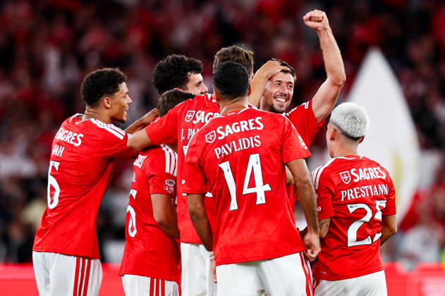 SL Benfica v Estoril Praia SAD - Liga Portugal BetClic 2026 2027 Clement Lenglet, do SL Benfica, marca e celebra com Joao Palhinha durante a partida entre SL Benfica v Estoril Praia SAD, para a Liga Portugal BetClic 2026 2027 no Estadio da Luz, Portugal (Foto de Diogo Faria Reis Avant Sports) Lisboa Estadio Jose Alvalde Lisboa Portugal Copyright: xDiogoxFariaxReis AvantxSportsx