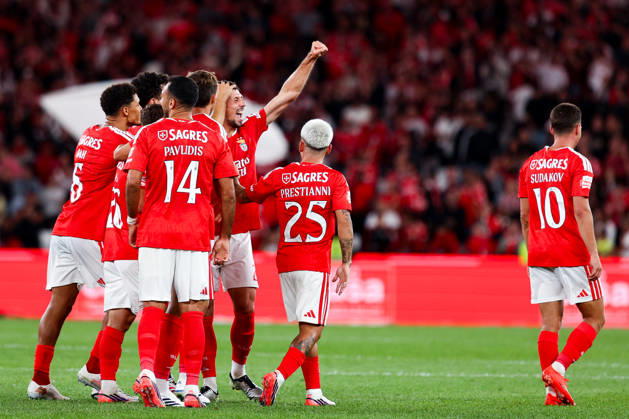 SL Benfica v Estoril Praia SAD - Liga Portugal BetClic 2026 2027 Clement Lenglet, do SL Benfica, marca e celebra com Joao Palhinha durante a partida entre SL Benfica v Estoril Praia SAD, para a Liga Portugal BetClic 2026 2027 no Estadio da Luz, Portugal (Foto de Diogo Faria Reis Avant Sports) Lisboa Estadio Jose Alvalde Lisboa Portugal Copyright: xDiogoxFariaxReis AvantxSportsx