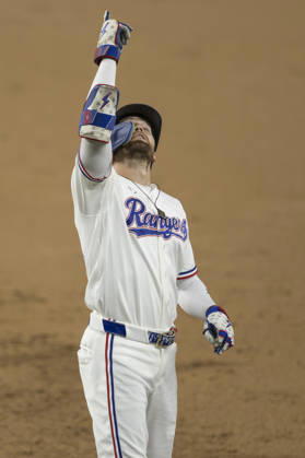 August 31, 2026, Arlington, Texas, USA: Texas Rangers catcher LOGAN O HOPPE (4) reacts to hitting an RBI single against the Athletics at Globe Life Field. Rangers win 8-1. MLB, Baseball Herren, USA 2026: Rangers 8:1 Athletics  - ZUMAf180 20260831_zsp_f180_018 Copyright: xMarkxFannx