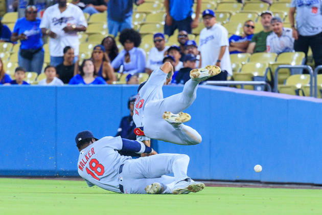September 1, 2026, Los Angeles, California, USA: Jordan Walker 18 and Jose Fermin 15 of the St. Louis Cardinals clash while trying to catch a pop fly on a double by Mookie Betts 50 that led to three runs for the Dodgers in the third inning during a regular-season MLB, Baseball Herren, USA game against the Los Angeles Dodgers on Tuesday, September 1, 2026, at Dodger Stadium in Los Angeles, California. Dodgers lose to Cardinals, 8-13. JAVIER ROJAS PI Dodgers Lose To Cardinals, 8-13 - ZUMAp124 20260901_zaa_p124_020 Copyright: xJavierxRojasx