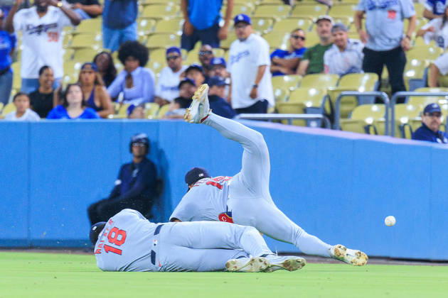 September 1, 2026, Los Angeles, California, USA: Jordan Walker 18 and Jose Fermin 15 of the St. Louis Cardinals clash while trying to catch a pop fly on a double by Mookie Betts 50 that led to three runs for the Dodgers in the third inning during a regular-season MLB, Baseball Herren, USA game against the Los Angeles Dodgers on Tuesday, September 1, 2026, at Dodger Stadium in Los Angeles, California. Dodgers lose to Cardinals, 8-13. JAVIER ROJAS PI Dodgers Lose To Cardinals, 8-13 - ZUMAp124 20260901_zaa_p124_021 Copyright: xJavierxRojasx