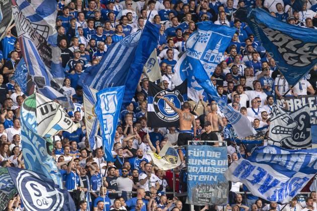 30.08.2026, Fussball Bundesliga 2026 2027, 1.Spieltag, FC Augsburg - FC Schalke 04, in der WWK-Arena Augsburg, Fankurve Schalke