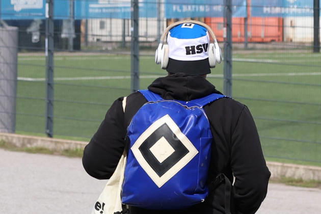 02.09.2026, xrekx, Fussball 1.Bundesliga, Hamburger SV - Training v.l. HSV Fans ,Stimmung, Schals, Ultras, Zuschauer, Besucher, Choreo, Choreografie, atmosphere, scarves, spectators, visitors Hamburg