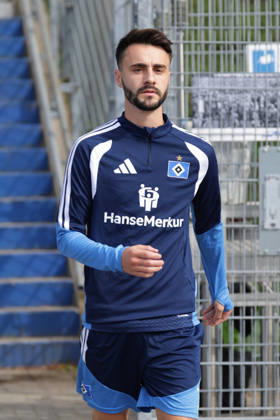 2026.09.02 xfsx Fussball 1. Bundesliga Hamburger Sportverein - Training am Volksparkstadion v.l. Fabio Daniel Ferreira Vieira (Hamburger SV, 20) (DFL DFB regulations prohibit any use of photographs as image sequences and or quasi-video. Copyright: HMBxMedia FernandoxSoares