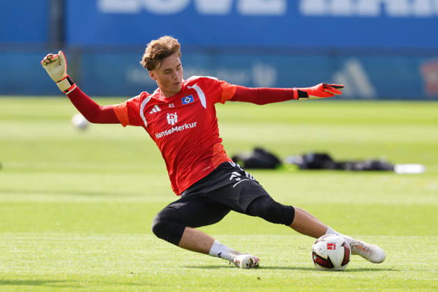 2026.09.02 xfsx Fussball 1. Bundesliga Hamburger Sportverein - Training am Volksparkstadion v.l. Torwart Fernando Dickes (Hamburger SV, 41) (DFL DFB regulations prohibit any use of photographs as image sequences and or quasi-video. Copyright: HMBxMedia FernandoxSoares