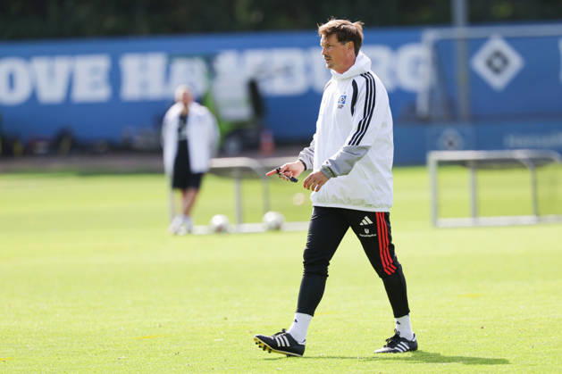 2026.09.02 xfsx Fussball 1. Bundesliga Hamburger Sportverein - Training am Volksparkstadion v.l. Trainer Merlin Polzin (Hamburger SV) (DFL DFB regulations prohibit any use of photographs as image sequences and or quasi-video. Copyright: HMBxMedia FernandoxSoares