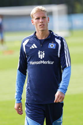 2026.09.02 xfsx Fussball 1. Bundesliga Hamburger Sportverein - Training am Volksparkstadion v.l. Albert Groenbaek (Hamburger SV, 11) (DFL DFB regulations prohibit any use of photographs as image sequences and or quasi-video. Copyright: HMBxMedia FernandoxSoares