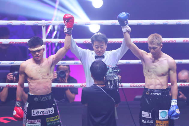 (L-R) Ren Ohashi, Keigo Kitamoto, SEPTEMBER 2, 2026 - Boxing : 8R Feather weight bout at Yokohama BUNTAI in Kanagawa, Japan. Noxthirdxpartyxsales  aflo_344540150 YUTAKAx
