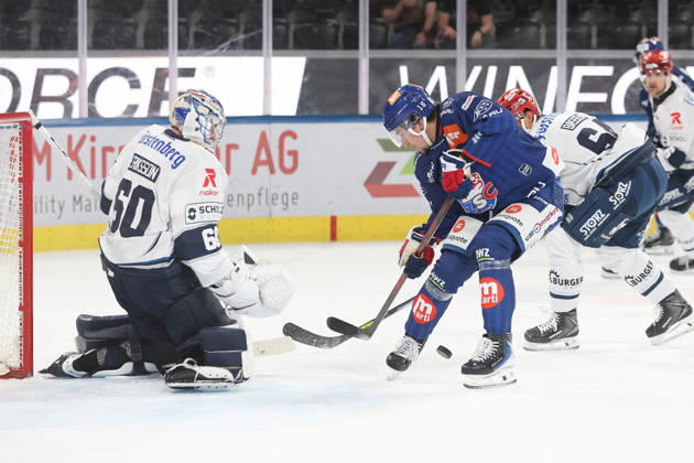 03.09.2026 Zuerich, SCHWEIZ, Swiss Life Arena Eishockey Saison 2026 2027 Freundschaftsspiel ZSC Lions - Schwenninger Wild Wings Joshua Fahrni (ZSC Lions) vor Torwart Joacim Eriksson (Wings)