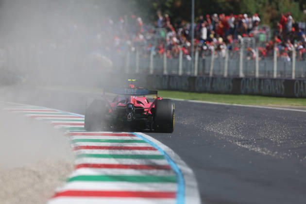 Monza, Italien 03. -06. September 2026: FIA Formel-1-Weltmeisterschaft - 2026 - Grosser Preis von Italien - Monza - Freitag 1. Freies Training Im Bild: Lewis Hamilton (GBR 44) wirbelt sehr viel Kies auf Autodromo Nazionale Monza Copyright: xFotostandx xFWMEDIAx