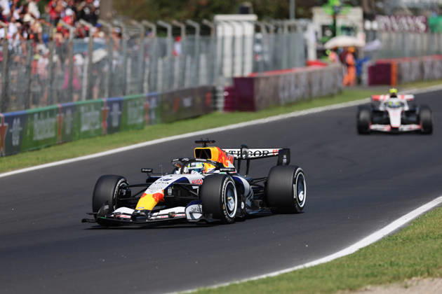 Monza, Italien 03. -06. September 2026: FIA Formel-1-Weltmeisterschaft - 2026 - Grosser Preis von Italien - Monza - Freitag 1. Freies Training Im Bild: Arvid Lindblad (GBR 41) vor Oliver Bearman (GBR 87) Autodromo Nazionale Monza Copyright: xFotostandx xFWMEDIAx