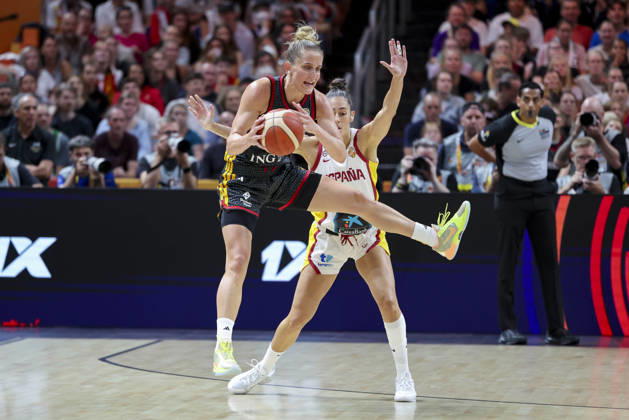 Leonie Fiebich (Germany) und Maria Conde (Spain) battle for the ball during the FIBA Women s Basketball World Cup Germany 2026 group match between Spain and Germany at Berlin Arena on September 4, 2026 in Berlin, Germany. (Photo by Marco Steinbrenner DeFodi Images) -