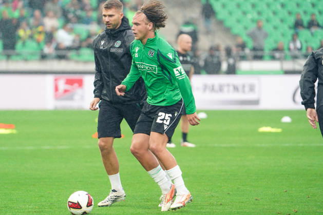 Deutschland: Fussball 2.Bundesliga 2026 2027, 4. Spieltag - Hannover 96 vs Karlsruher SC - Heinz von Heiden Arena Stadion (Hannover): am Ball Lars Gindorf (Hannover 96, 25) Copyright: xAymanxAlahmedx