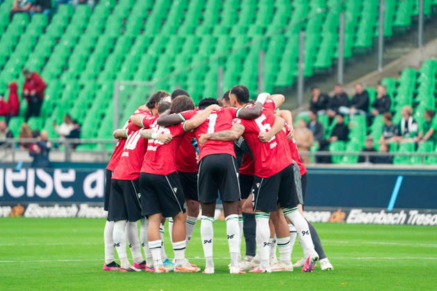 Deutschland: Fussball 2.Bundesliga 2026 2027, 4. Spieltag - Hannover 96 vs Karlsruher SC - Heinz von Heiden Arena Stadion (Hannover): Mannschaftsfoto, Totale Hannover 96 Copyright: xAymanxAlahmedx