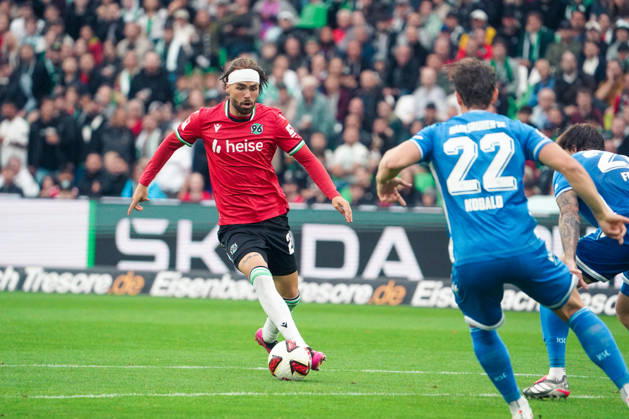 Deutschland: Fussball 2.Bundesliga 2026 2027, 4. Spieltag - Hannover 96 vs Karlsruher SC - Heinz von Heiden Arena Stadion (Hannover): am Ball Kolja Oudenne (Hannover 96, 29) Copyright: xAymanxAlahmedx