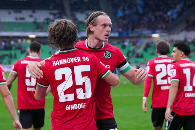 04.09.2026, xydrx, Herren, Fußball, 2.Bundesliga, Hannover 96 - Karlsruher SC, Saison 2026 2027, Heinz von Heiden Arena: Torjubel nach dem Tor zum 1:0 für Hannover 96 durch Torschütze Lars Gindorf (Hannover 96, 25) zusammen mit Stefan Teitur Thordarson (Hannover 96, 23) DFB regulations prohibit any use of photographs as image sequences and or quasi-video. Copyright: HMBxMedia YannisxDreimann