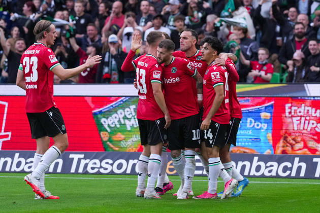 04.09.2026, xydrx, Herren, Fußball, 2.Bundesliga, Hannover 96 - Karlsruher SC, Saison 2026 2027, Heinz von Heiden Arena: Torjubel nach dem Tor zum 2:1 für Hannover 96 durch Torschütze Marcel Hartel (Hannover 96, 10) zusammen mit Stefan Teitur Thordarson (Hannover 96, 23) und Husseyn Chakroun (Hannover 96, 14) DFB regulations prohibit any use of photographs as image sequences and or quasi-video. Copyright: HMBxMedia YannisxDreimann