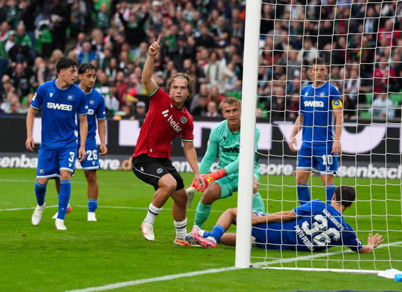 Lars Gindorf (Hannover 96, 25) reagiert nach seinem Tor in der ersten Halbzeit. GER, Hannover 96 vs Karlsruher SC, 2. Bundesliga, 4. Spieltag, Saison 2026-27, Heinz von Heiden Arena, Hannover, 04.09.2026 DFL REGULATIONS PROHIBIT ANY USE OF PHOTOGRAPHS AS IMAGE SEQUENCES AND OR QUASI-VIDEO GER, Hannover 96 vs Karlsruher SC, 2. Bundesliga, 4. Spieltag, Saison 2026-27, 04.09.2026 Hannover Copyright: xEibner-Pressefoto ScottxColemanx EP_SCN