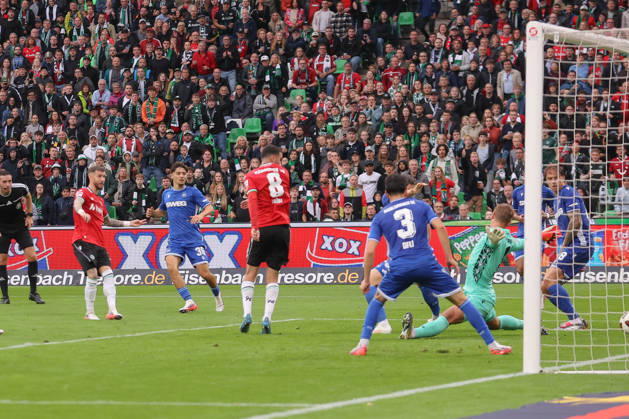 04.09.2026, xtgx, Fussball 2. Bundesliga, Hannover 96 - Karlsruher SC, v.l. Marcel Hartel (Hannover) schiesst Tor, schießt, Torschuetze, erzielt Tor, Treffer, scores the goal 2:1 (DFL DFB REGULATIONS PROHIBIT ANY USE OF PHOTOGRAPHS as IMAGE SEQUENCES and or QUASI-VIDEO) Hannover